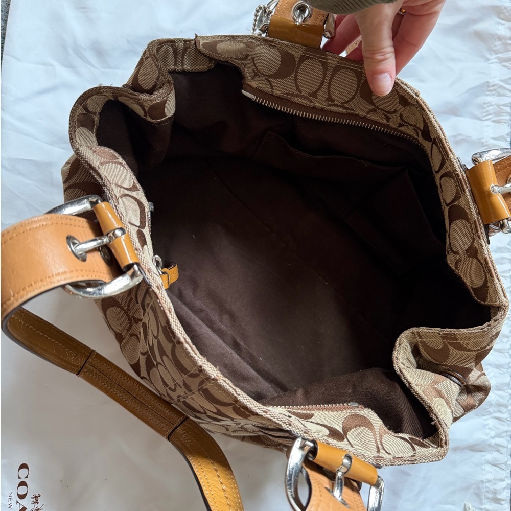 Vintage Coach Signature C Canvas Tote - Picture 3 of 4